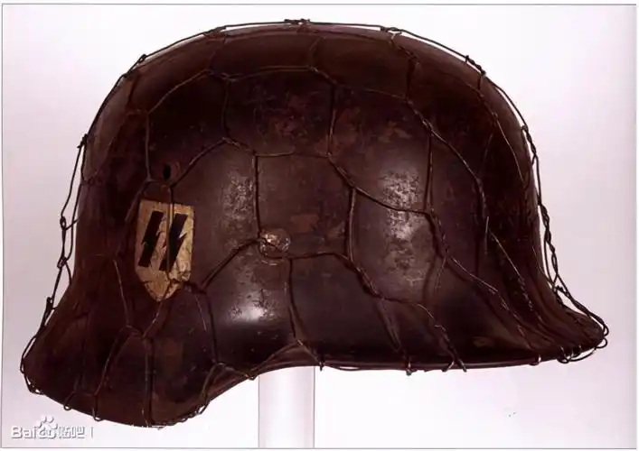 日军90式钢盔 大家不约而同都罩上网兜,说明这种做法绝对是有战术价值