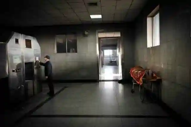 火葬场月入过万,仍难留人,老员工无意间道出了其中的猫腻!