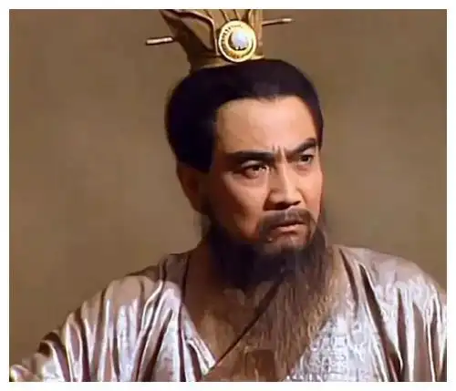 当《三国演义》播出后,鲍国安更是因曹操一角,荣获了飞天和金鹰男主角