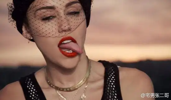 美国双性恋女歌手麦莉激吻图片曝光 麦莉长舌诱惑图片