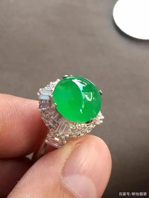 翡翠冰种阳绿戒面