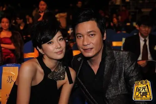 罗嘉良娇妻苏岩剖腹产女 前妻与儿子鲜有人知