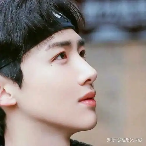 白敬亭的泪痣是点的吗?