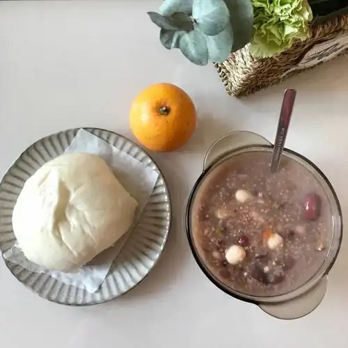 一人食 早餐# 今日腊八 腊八粥馒头橙子