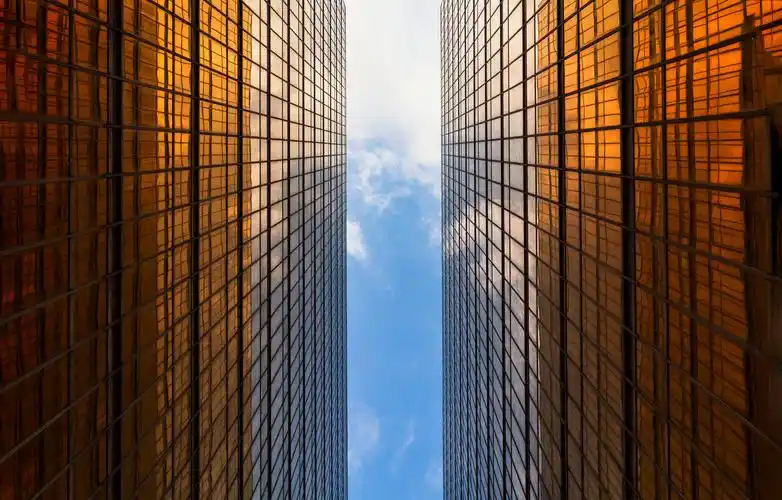 3. 垂直线构图法