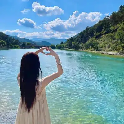 女生海边背影头像唯美