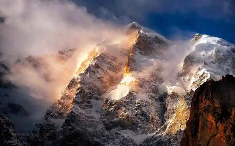 寒冷的薄雾雪峰电脑壁纸高清图片
