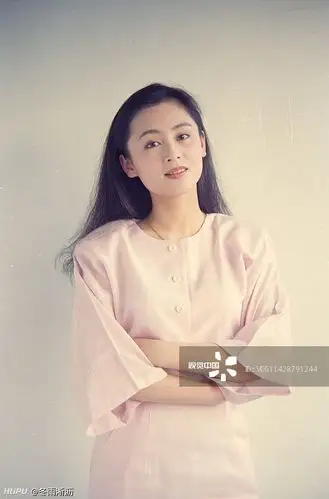 陈红年轻时的一组写真 这颜值能和当红小花们一战吗?