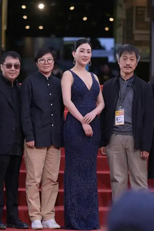 另外由于年龄的增长和地心引力的影响,马苏脂肪堆积的臀部也呈现肥大