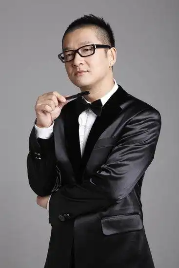 主持人马丁化身科学博士 解密高空坠梯如何生存