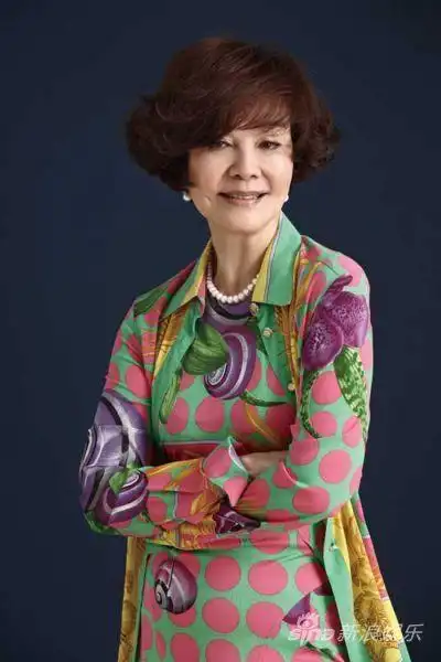 劝和小组将登央一归亚蕾解邻里纠纷