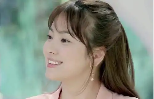 我们喜欢宋仲基老公,也喜欢乔妹,更多的是喜欢姜暮烟