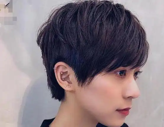 所以说才能把自己的偏男性的一面给展现出来,这样的女生偏男短发发型