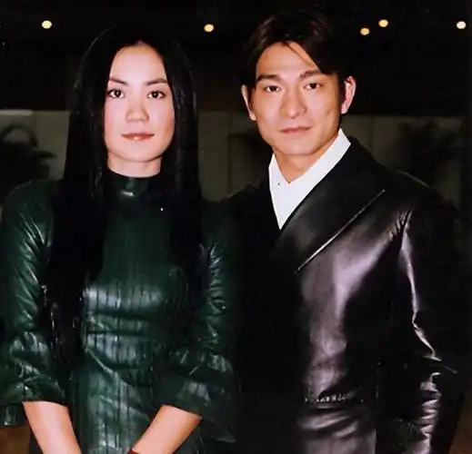 人生赢家王菲虽年过半百但名下资产无数爱情事业双得意