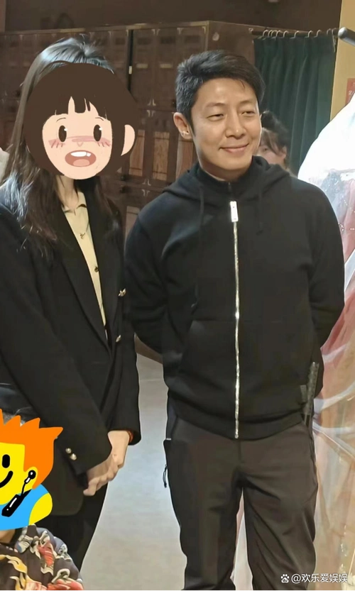 撒贝宁携四岁龙凤胎游西安爱妻李白身着汉服宛若仙子降临人间