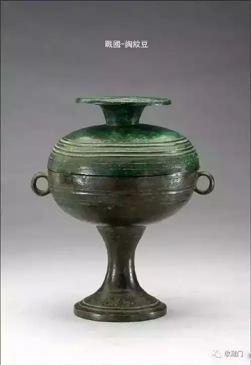 豆,古代指盛肉或其他食品的器皿,形状像高脚盘:俎豆.