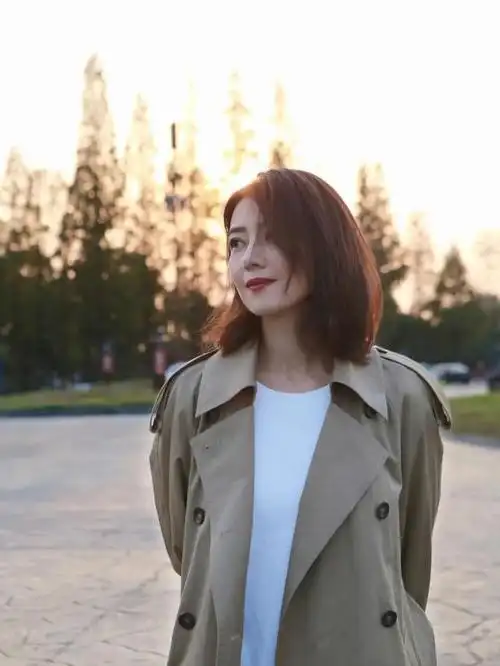 2022年流行齐肩中发?张雨绮先拿捏了