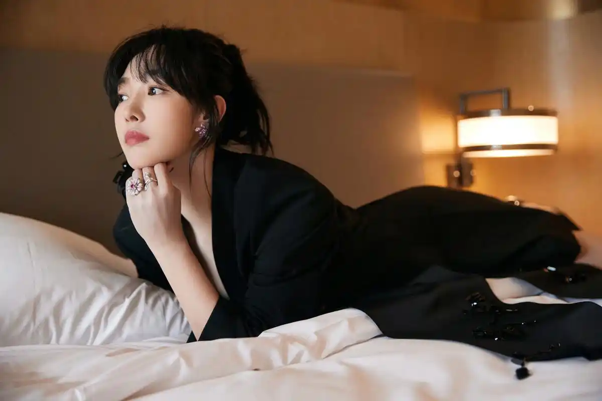 优雅慵懒 送上今日一组@白百何 第十三届北京国际电影节开幕式高清