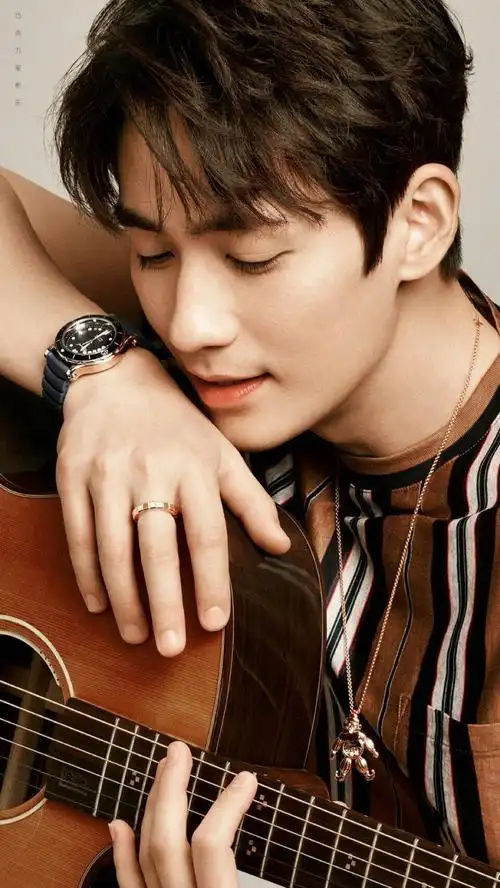 有没有朱一龙的高清无水印壁纸?望积极供图.