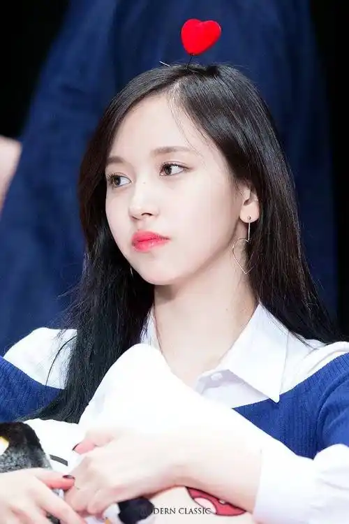 名井南 mina 1997年3月24日出生于美国德州圣安东尼