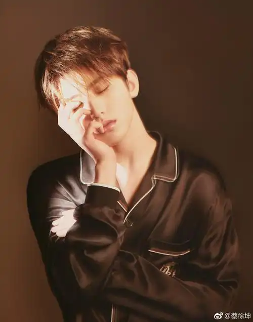 蔡徐坤##蔡徐坤新歌afterglow