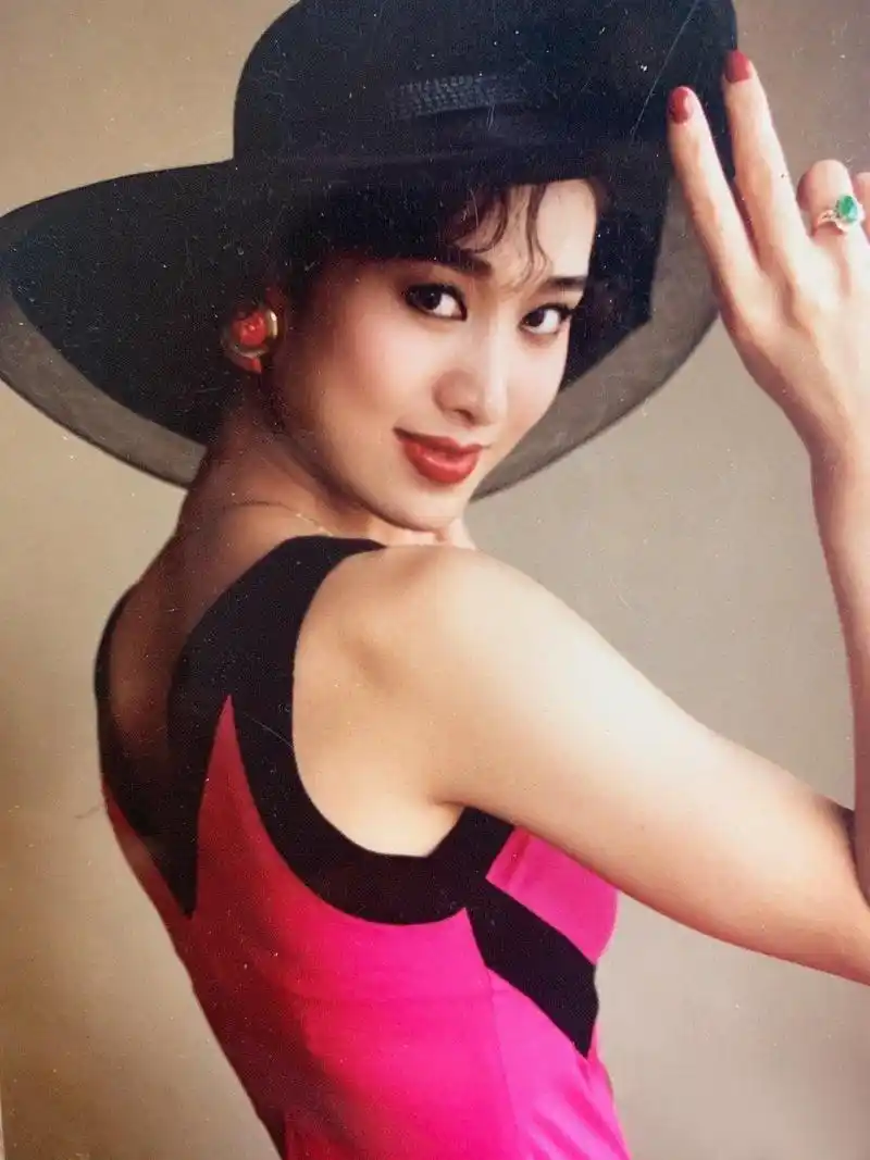 女星大郑爽:哥哥,父亲先后离世,母亲患脑梗,孝心压垮她的爱情