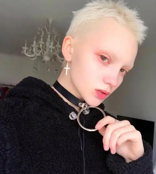 发色贼好看的网红小姐姐 katiewestwood