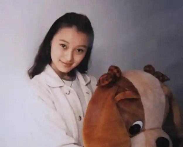 《我的前半生》的小三吴越早年照片曝光,清纯可人!难怪陈俊生会喜欢她