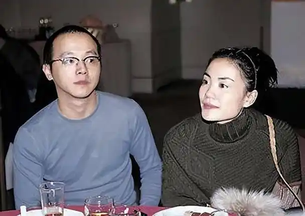 疼爱无私王菲安排200平豪宅照顾窦唯母亲专人呵护