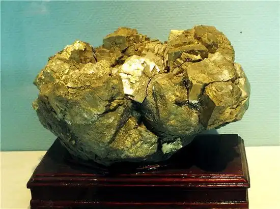 金光闪闪的黄铁矿(摄影:马志飞)