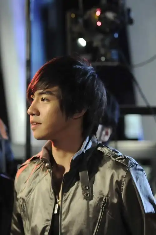 2010年,风头无限的俞灏明迎来了一场飞来横祸,一场几乎让俞灏明彻底