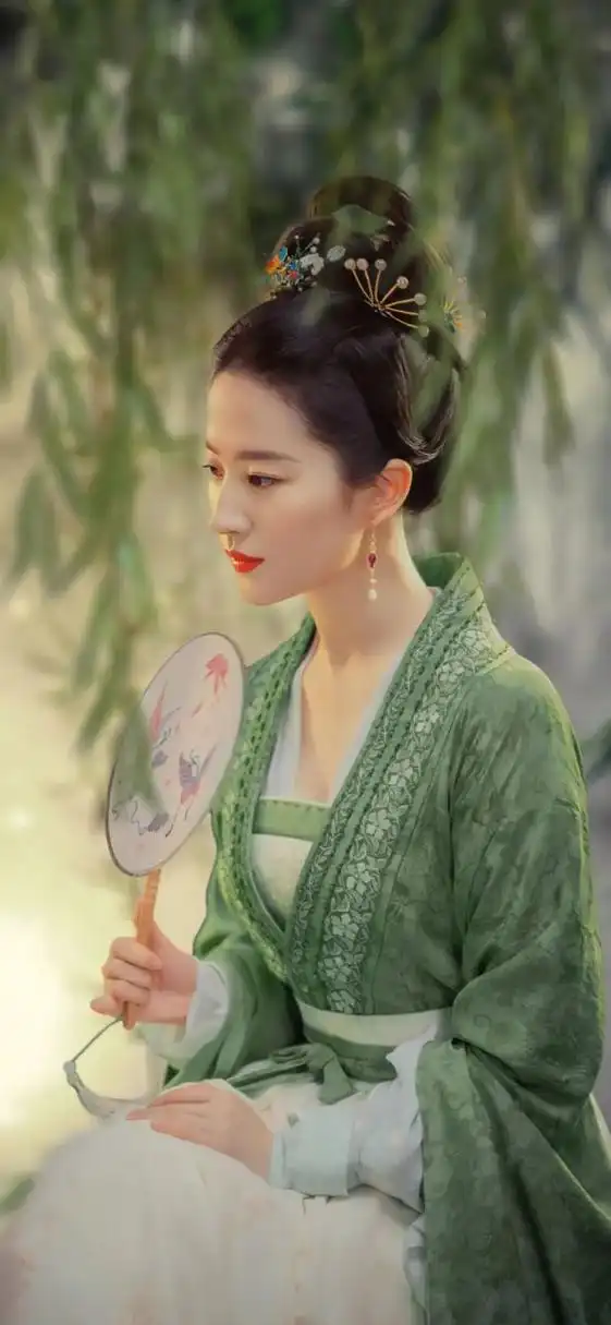 刘亦菲的古装造型总是那么仙气飘飘,气质优雅,谁能不爱?