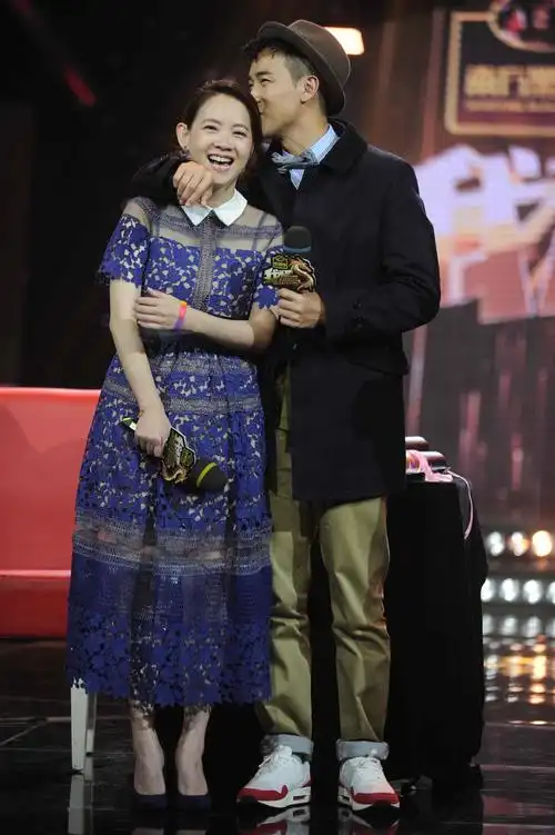 姐弟相聚!曾志伟儿女曾国祥曾宝仪舞台合体