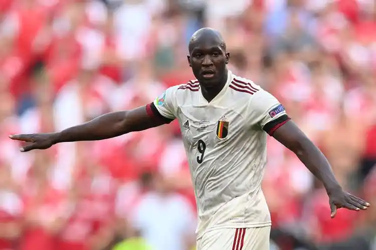 阿什利科尔卢卡库真的很有天赋他在切尔西没得到尊重