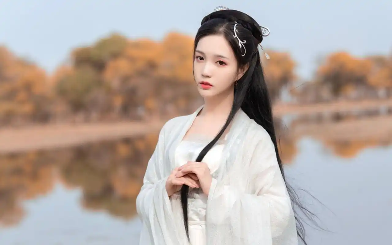 白衣古风美女唯美写真桌面壁纸