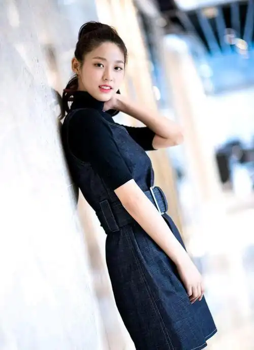 金雪炫牛仔裙写真清纯可爱像极了邻家女孩