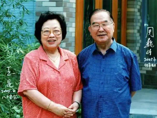 12位著名歌唱家子女对比朱明瑛母子是校友韩红与母亲长得像