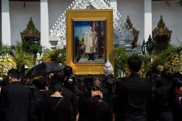 泰国先王普密蓬遗体26日火化数十万民众做最后告别