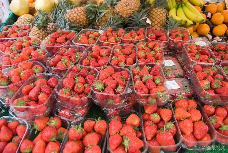 水果摊_市场_许多_草莓_高清图片_全景视觉