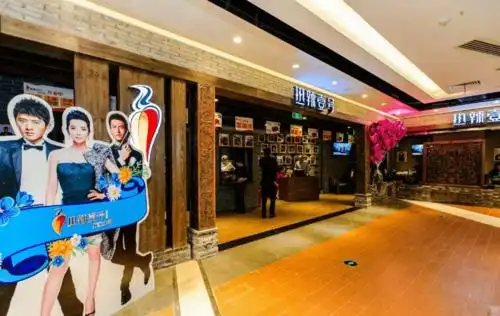 郑恺开火锅店引争议网红经济就是靠复制