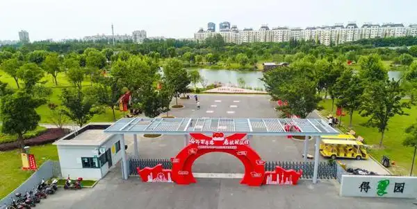 升级后的得翠园(梅陇镇党建公园)将党建元素与原有绿地功能进行融合