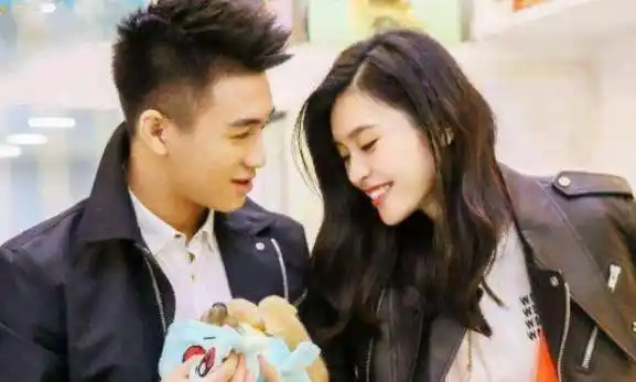 原创奚梦瑶夫妇吵架升级何猷君独自开心不理女方持续冷战被疑情变