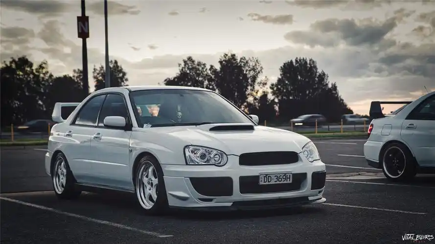 潮流酷帅汽车图片桌面壁纸