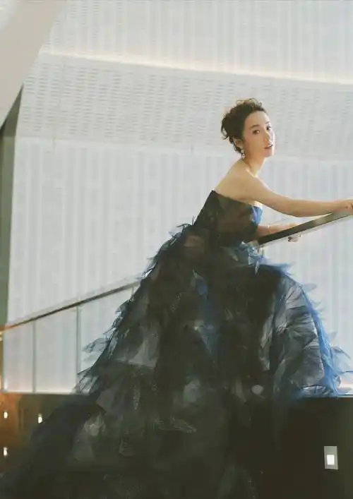 身材管理真好吕一晒瑜伽照秀魔鬼身材白皙马甲线美得掐出水