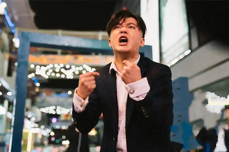 《大人物》包贝尔演技炸裂,故事老套,王千源继续耍酷