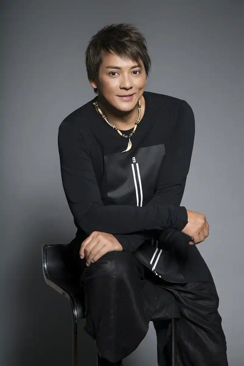 与张丹峰离婚后,洪欣带张镐濂与闺蜜聚会,或许会毁了儿子的前途