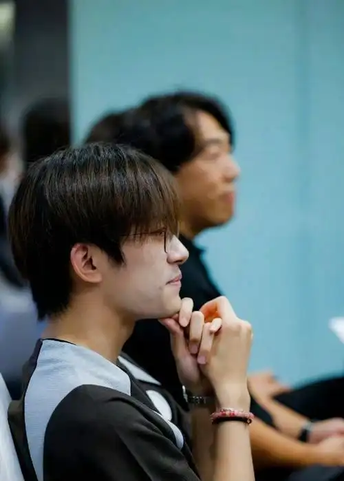 易烊千玺是在回应吗#他咋啥都知道啊,感觉在暗戳戳回应之前传闻他有女