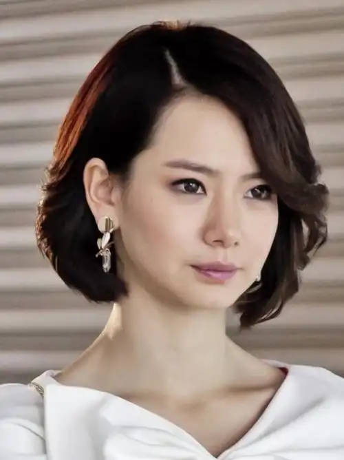 戚薇的颜值一点也hold不住御姐757575