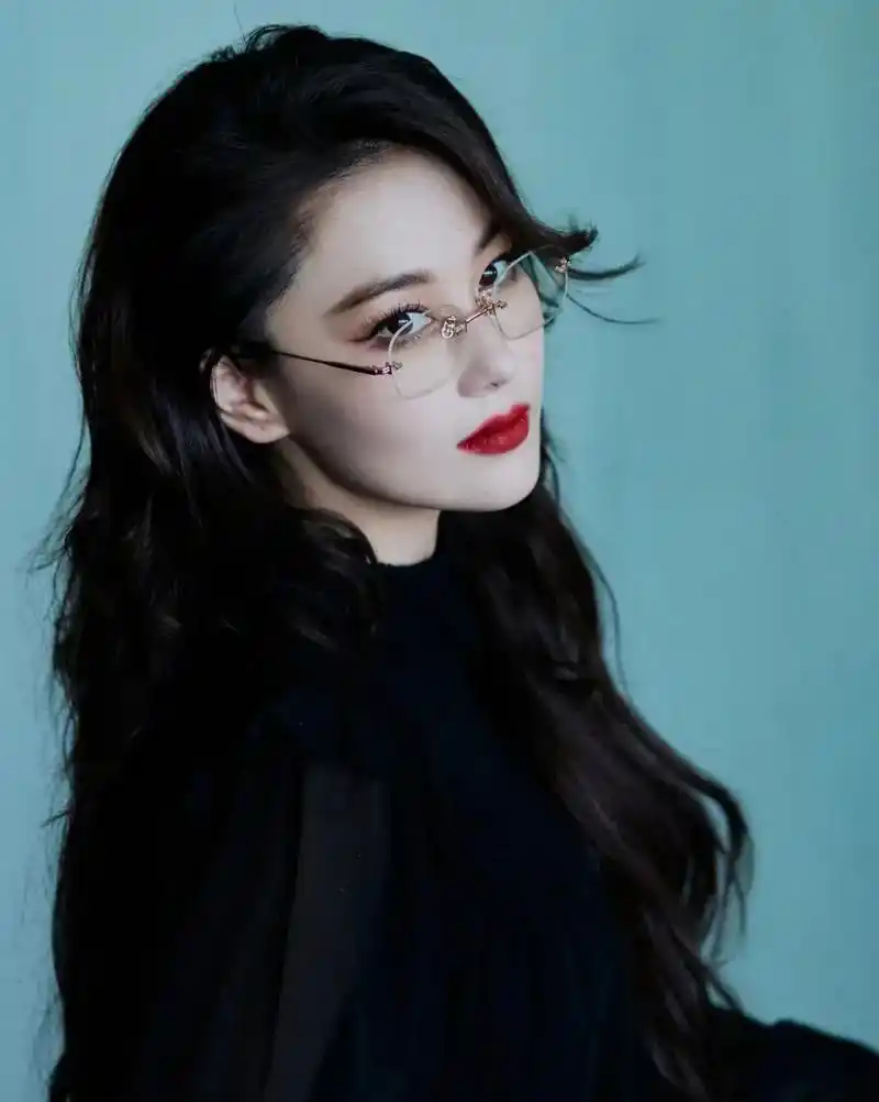 太迷人了 很有范儿十足姐姐真漂亮张馨予姐姐