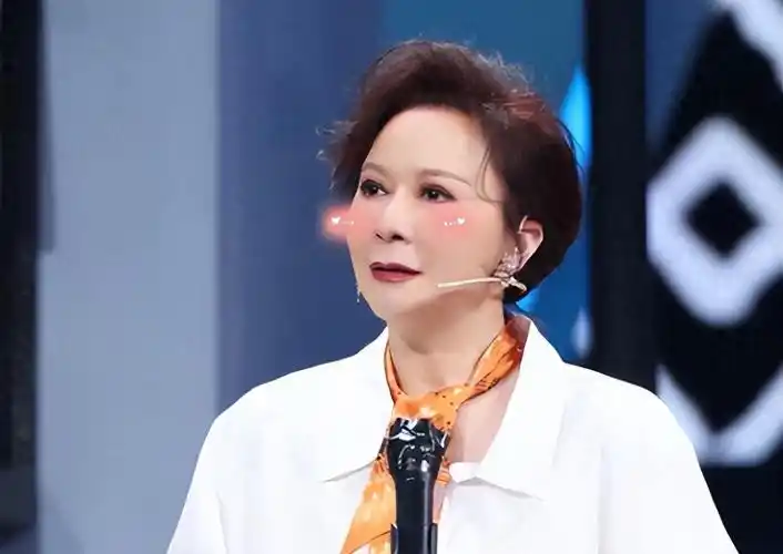 著名演员蔡明从国民笑星到晚节不保现今她怎样了